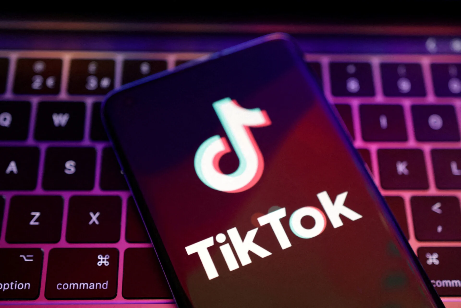 «Βροχή» οι μηνύσεις κατά του TikTok από γονείς που έχασαν τα παιδιά τους σε challenge