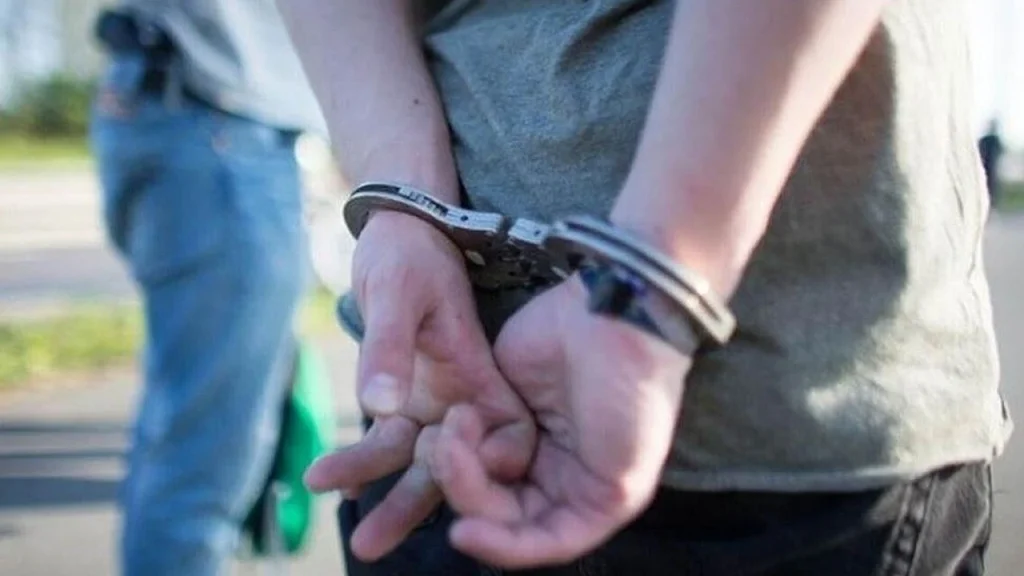 Νίκαια: Συνελήφθησαν δύο νεαροί για ένοπλες ληστείες σε βάρος ανήλικων ατόμων