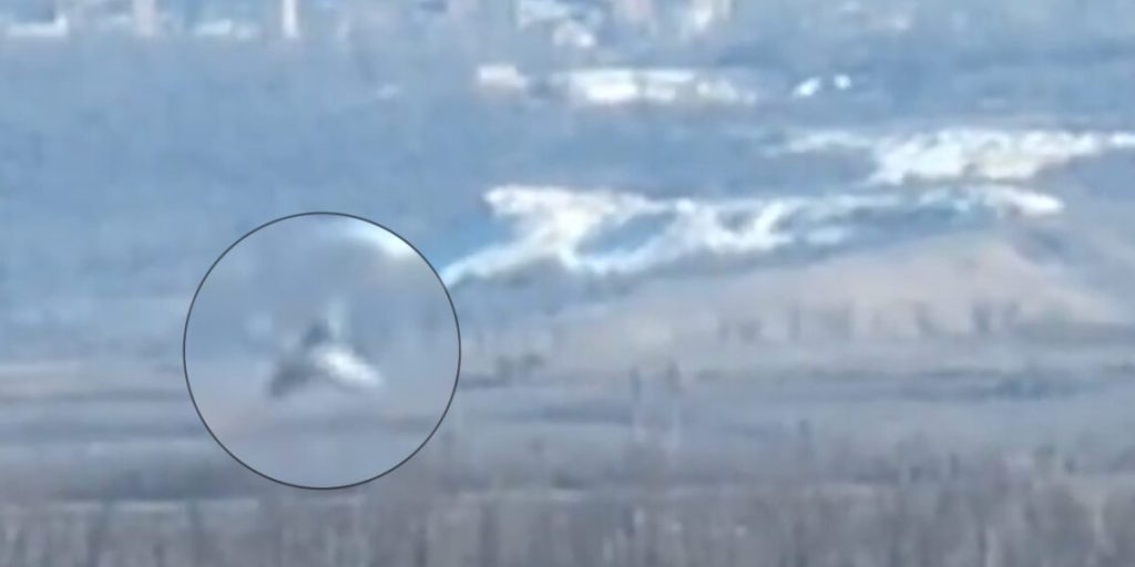 Οι Ουκρανοί κατέρριψαν ρωσικό Su-25 και χτύπησαν με drones το ελικόπτερο που έκανε αποστολή Ε&Δ (βίντεο)
