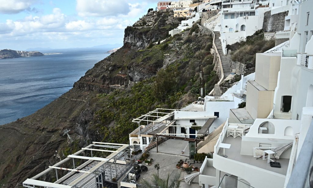 Κ.Παπαζάχος για σεισμούς στη Σαντορίνη: «Οι εβδομάδες που έρχονται θα είναι δύσκολες»