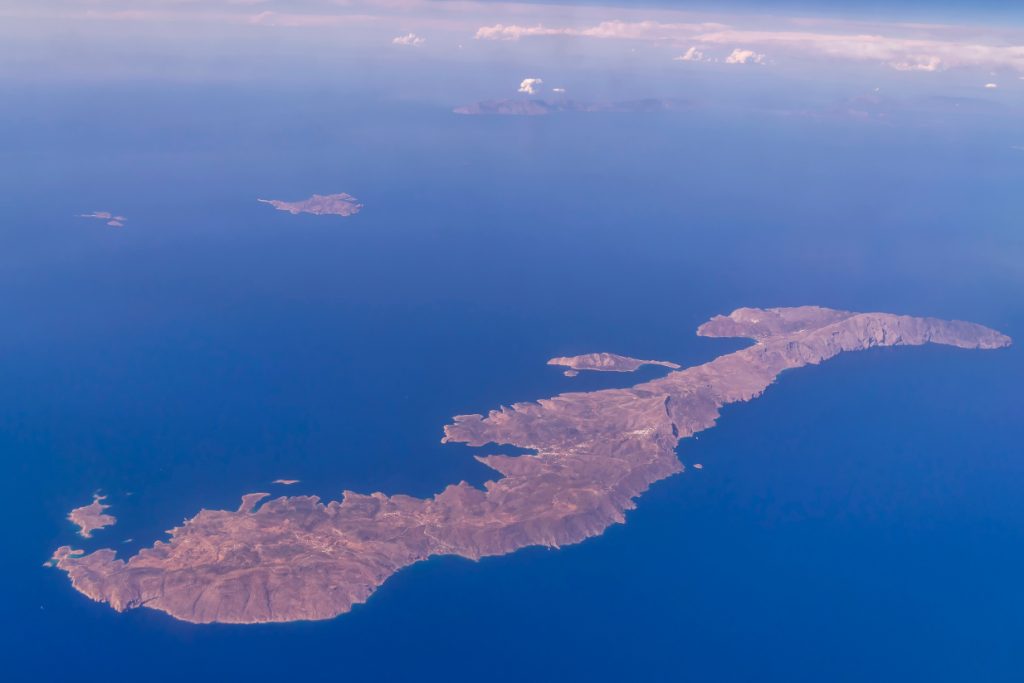 Άνυδρος: Ποια είναι η  ιδιόκτητη βραχονησίδα που ήρθε στο φως της δημοσιότητας με τους σεισμούς στη Σαντορίνη