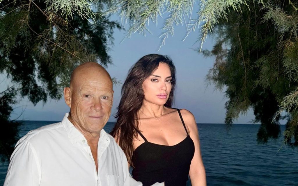 Η Ελπίδα Ιακωβίδου μίλησε για το δαχτυλίδι που της έκανε δώρο ο Τζώνης Καλημέρης – «Είναι σύμβολο αφοσίωσης»