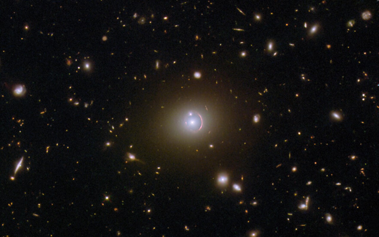 «Δακτύλιος του Αϊνστάιν»: Τι είναι το σπάνιο φαινόμενο που καταγράφηκε στο διάστημα (φωτο)