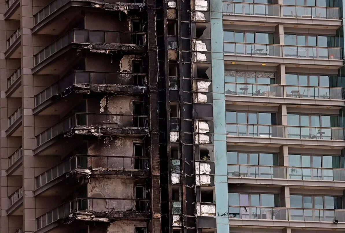 Αργεντινή: Φωτιά σε ουρανοξύστη 50 ορόφων – Πάνω από 100 άτομα εκκένωσαν το κτήριο (βίντεο)