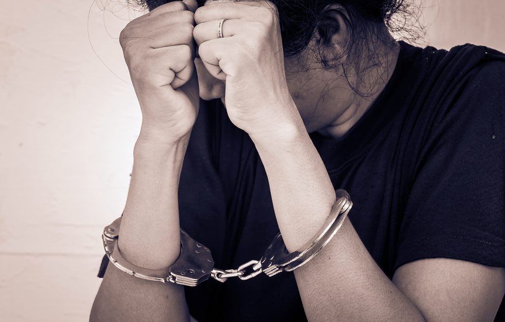 Σύλληψη οικιακής βοηθούς που έκλεψε κοσμημάτα και ασημικά αξίας 8.000 ευρώ