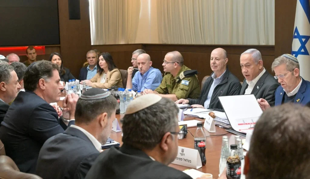 Η Χαμάς επιβραδύνει την απελευθέρωση ομήρων – Μαραθώνια η συνεδρίαση του ισραηλινού υπουργικού συμβουλίου ασφαλείας