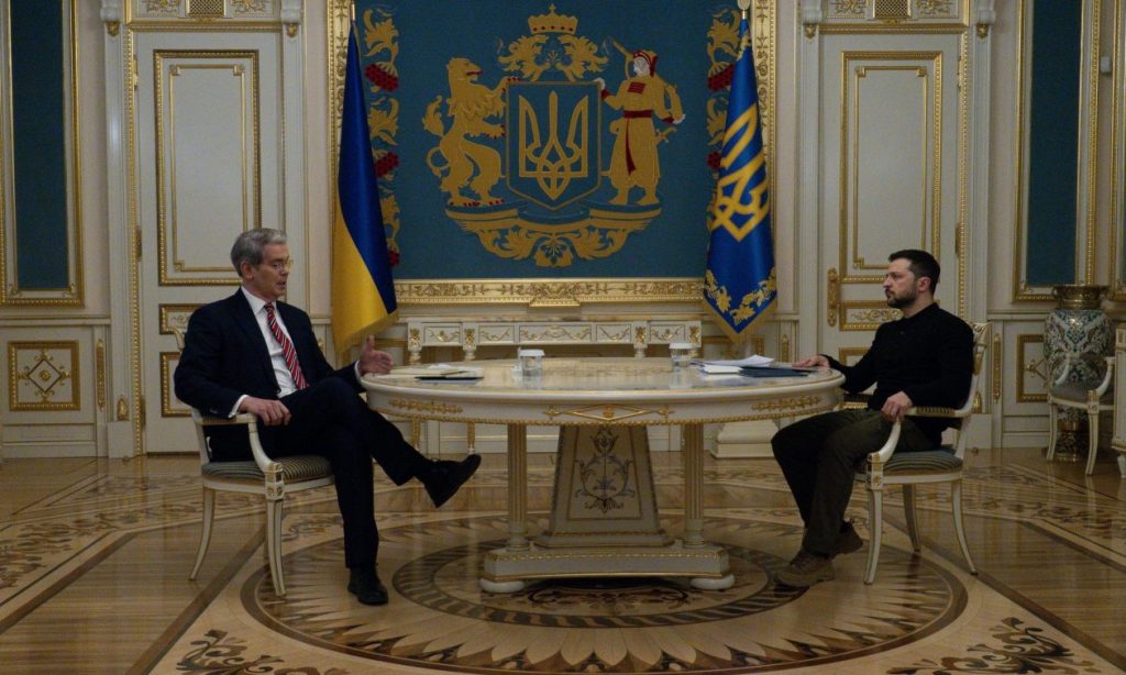 Συνάντηση Β.Ζελένσκι με Αμερικανό ΥΠΟΙΚ: Προσπαθεί να του… «πουλήσει» τις σπάνιες γαίες για να «σωθεί»