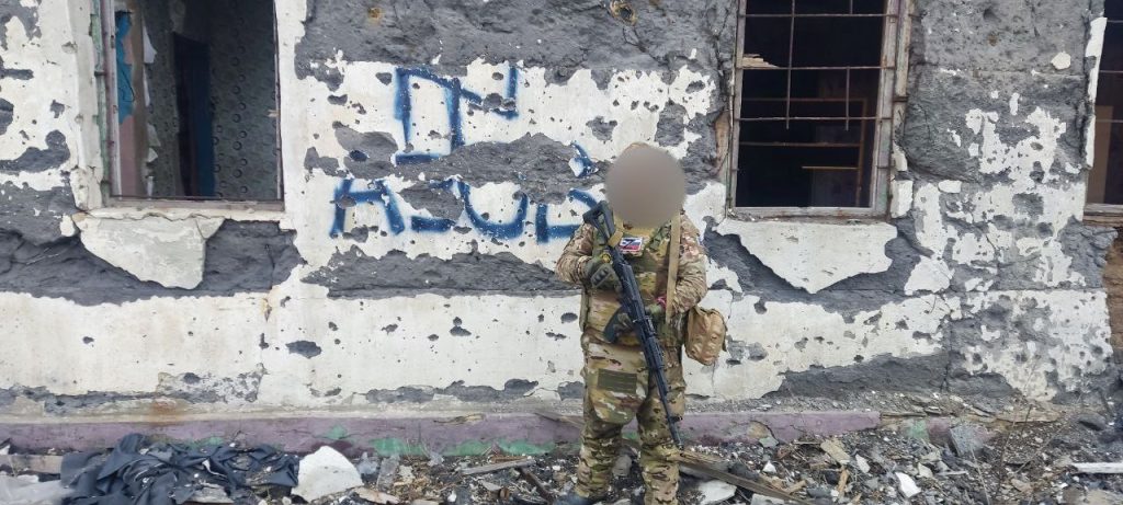 Έλληνας που δηλώνει πρώην στέλεχος του ΠΝ βρίσκεται στο ρωσο-ουκρανικό μέτωπο (φωτο)