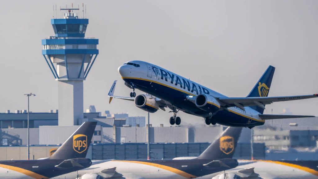 Ryanair: Επιπλέον χρέωση 60€ για μπουκάλι νερού – Τι καταγγέλλει επιβάτιδα