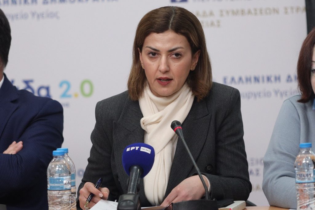 Δημοσιογράφος ρωτάει πώς οι πολίτες του Έβρου θα φτάνουν έγκαιρα σε νοσοκομείο & η Ε.Αγαπηδάκη μιλάει για…  καφέ!