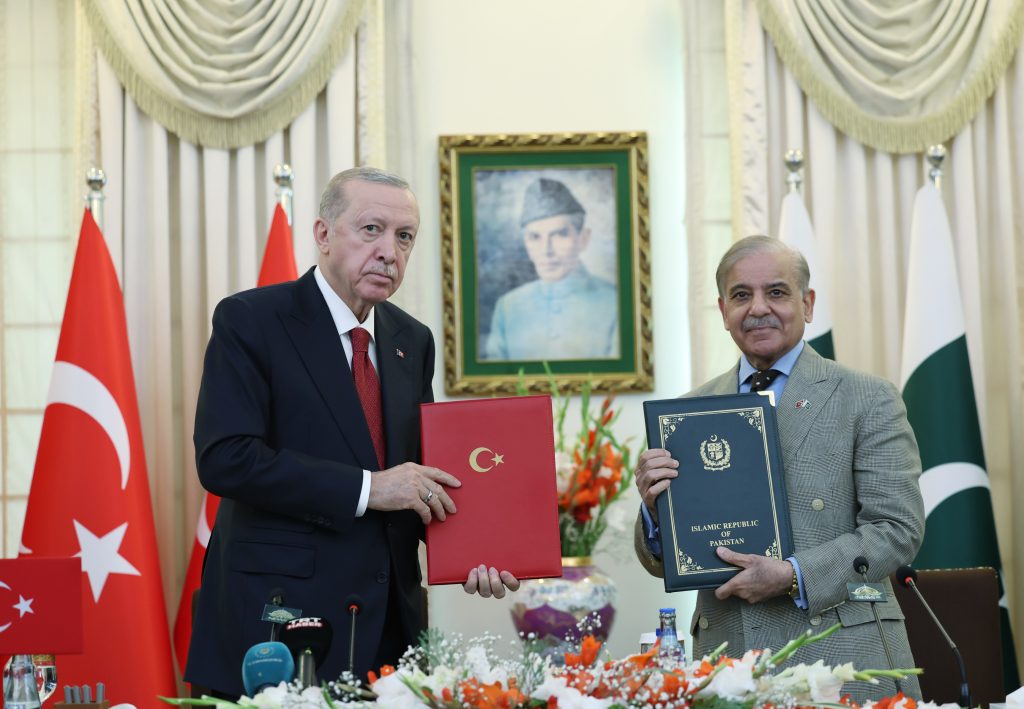 Ο Πρωθυπουργός του Πακιστάν κάνει λόγο για «Βόρεια Κύπρο» και στηρίζει ανοιχτά την Τουρκία