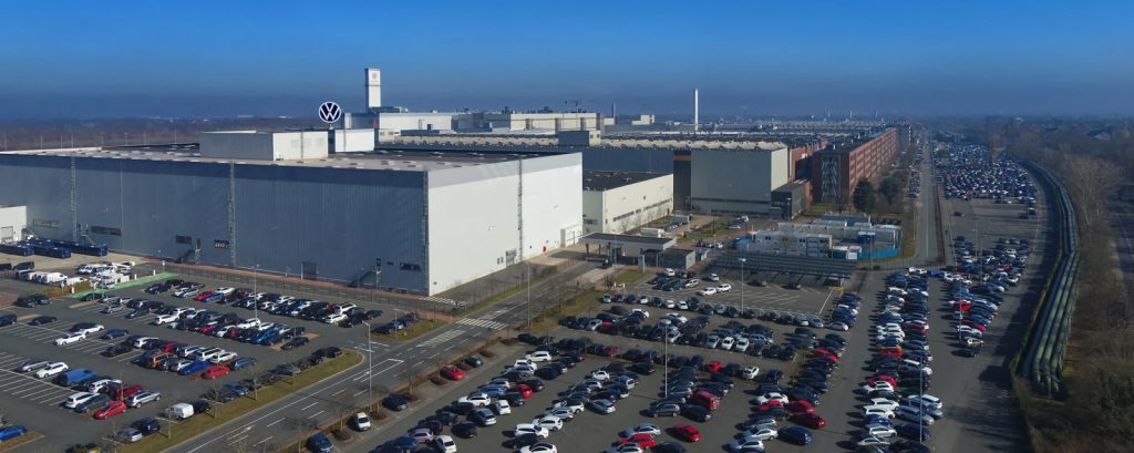 Volkswagen: Πλήρης μετάβαση σε πράσινη ενέργεια στα εργοστάσια επαγγελματικών