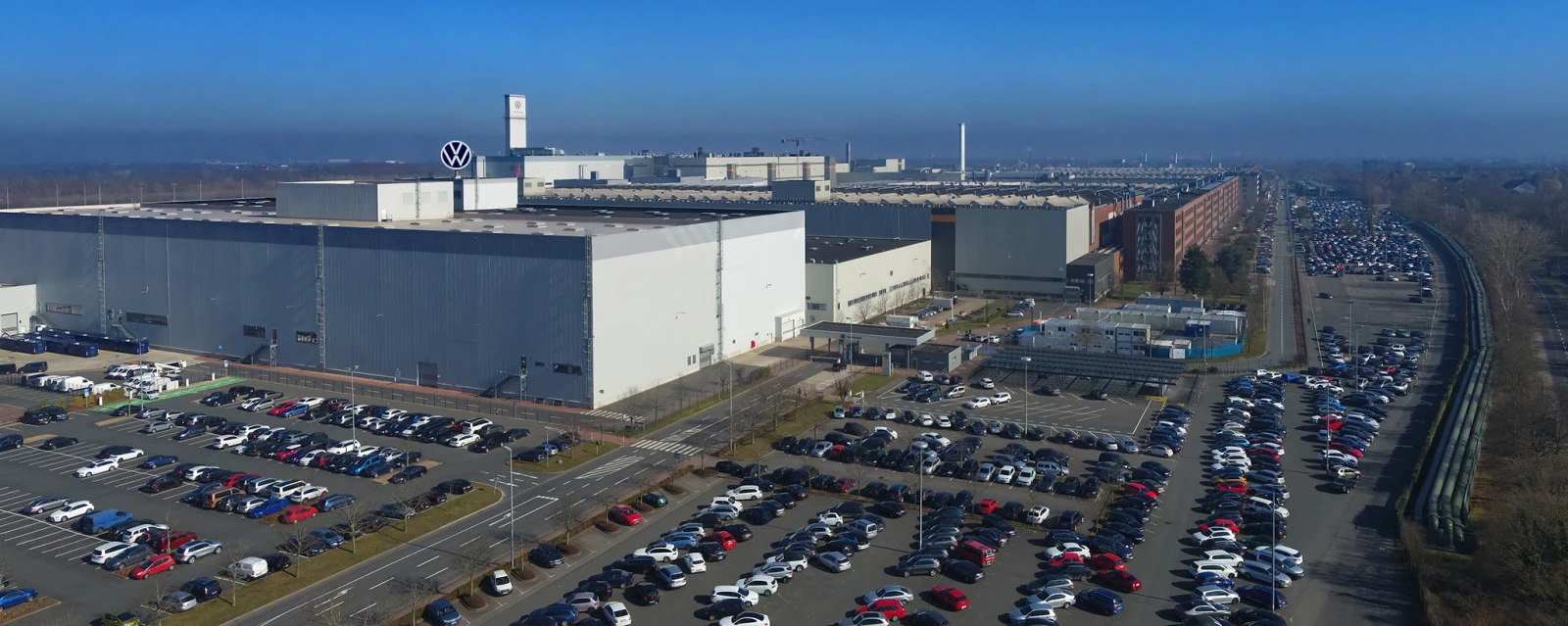 Volkswagen: Πλήρης μετάβαση σε πράσινη ενέργεια στα εργοστάσια επαγγελματικών