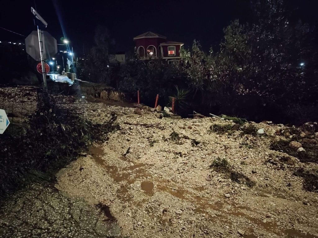 Κρανιά Κεφαλονιάς: Στους δρόμους οι κάτοικοι, μετρούν τις πληγές τους μετά το πέρασμα της κακοκαιρίας