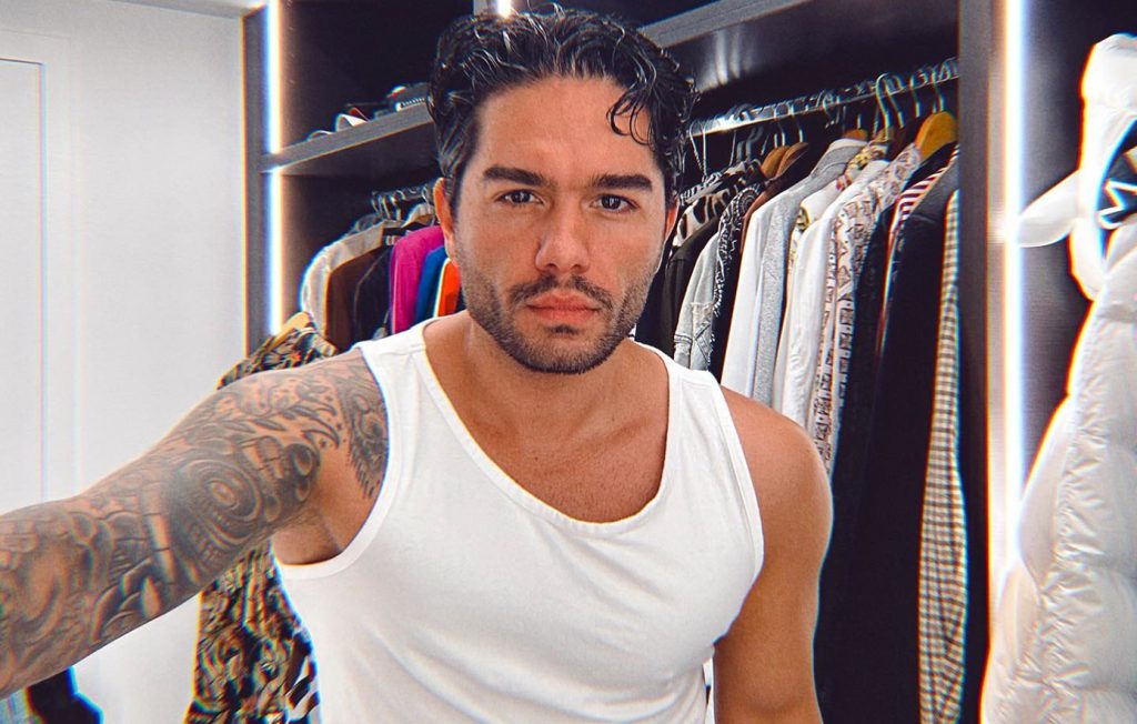 Η «συγγνώμη» του Χ.Μάστορα στην ΕΛ.ΑΣ. στο νυχτερινό κέντρο που τραγουδά: «Είστε εδώ και το εκτιμώ πολύ»