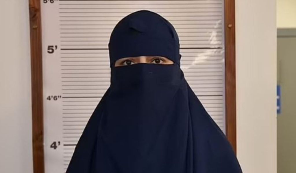 Βρετανία: Η αστυνομία δέχθηκε το αίτημα γυναίκας – μέλους του Ισλαμικού Κράτους να φαίνεται μόνο με… μπούρκα!