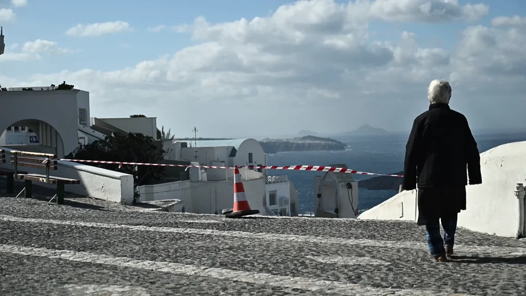 Σαντορίνη: Αρχίζουν να επιστρέφουν οι κάτοικοι του νησιού (φωτό-βίντεο)