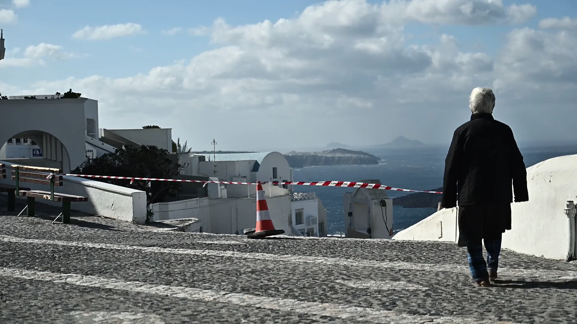 Σαντορίνη: Αρχίζουν να επιστρέφουν οι κάτοικοι του νησιού (φωτό-βίντεο)