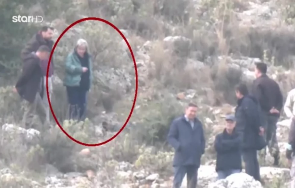 «Είναι ο γιος μου» ψιθύρισε και έκανε το σταυρό της η μητέρα του Βασίλη Καλογήρου (upd)