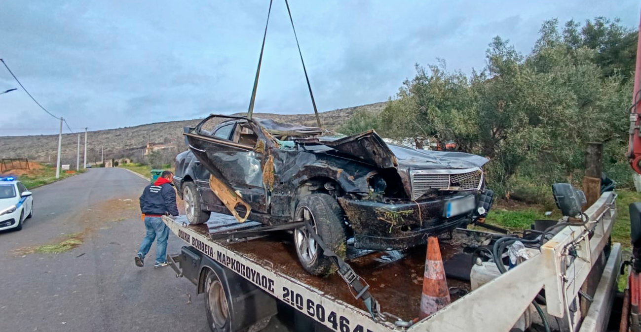 Βίντεο ντοκουμέντο από το θανατηφόρο τροχαίο στη Φυλή – Οι καπνοί από το αναποδογυρισμένο όχημα