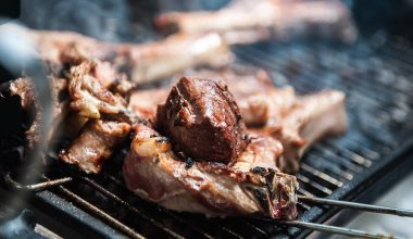 Τι συμβολίζει η Τσικνοπέμπτη και τα έθιμα ανά την Ελλάδα