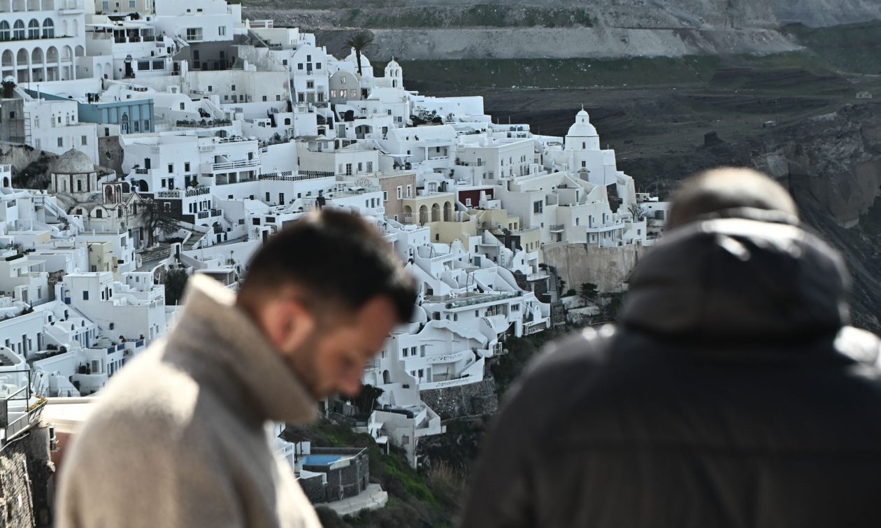 Σαντορίνη: Δύο απανωτοί σεισμοί 4,5 και 4,2 Ρίχτερ τη νύχτα