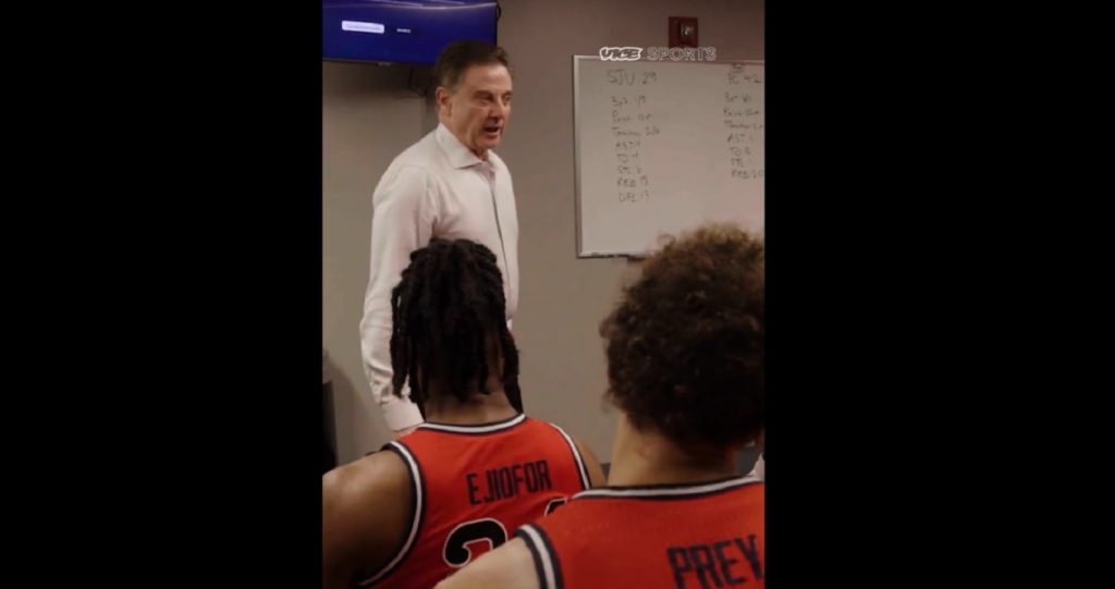 Ξέσπασμα του Ρικ Πιτίνο στους παίκτες του: «Πού είναι η γαμ…η σκληράδα σας;» – Δείτε βίντεο