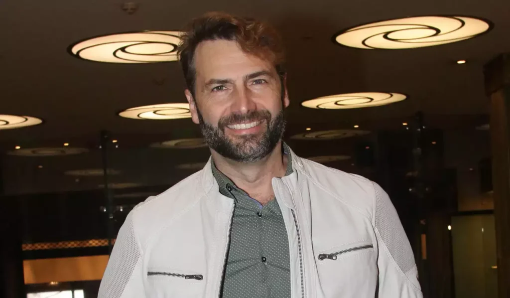 Παναγιώτης Μπουγιούρης: «Δεν επιτρέπω να αισθανθώ άβολα – Με έχουν συνδέσει με γοητευτικούς ρόλους»