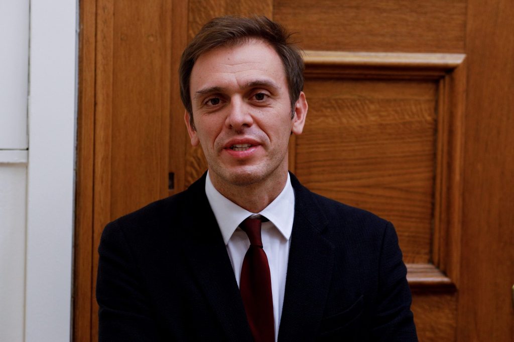 Βουλή: Αναστάτωση στο γραφείο του Δ.Μάντζου με λιποθυμίες – Παρέμβαση από τη φρουρά