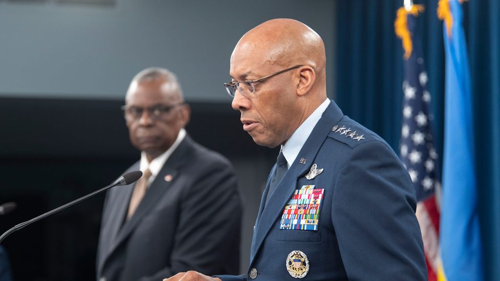 Ν.Τραμπ: Αντικατέστησε τον Αρχηγό του γενικού επιτελείου Στρατού Τ.Μπράουν