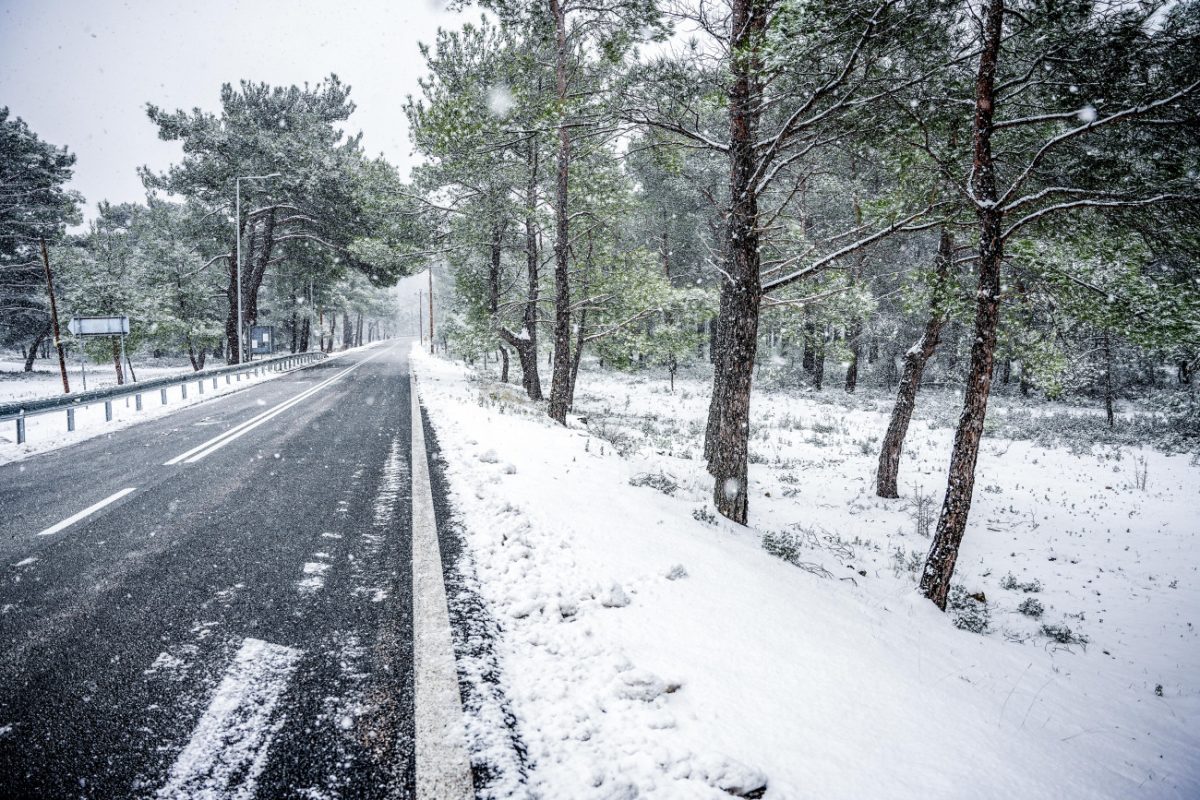 Η ΕΜΥ επικαιροποίησε το έκτακτο δελτίο επιδείνωσης του καιρού – Πού θα χιονίζει μέχρι και τη Δευτέρα