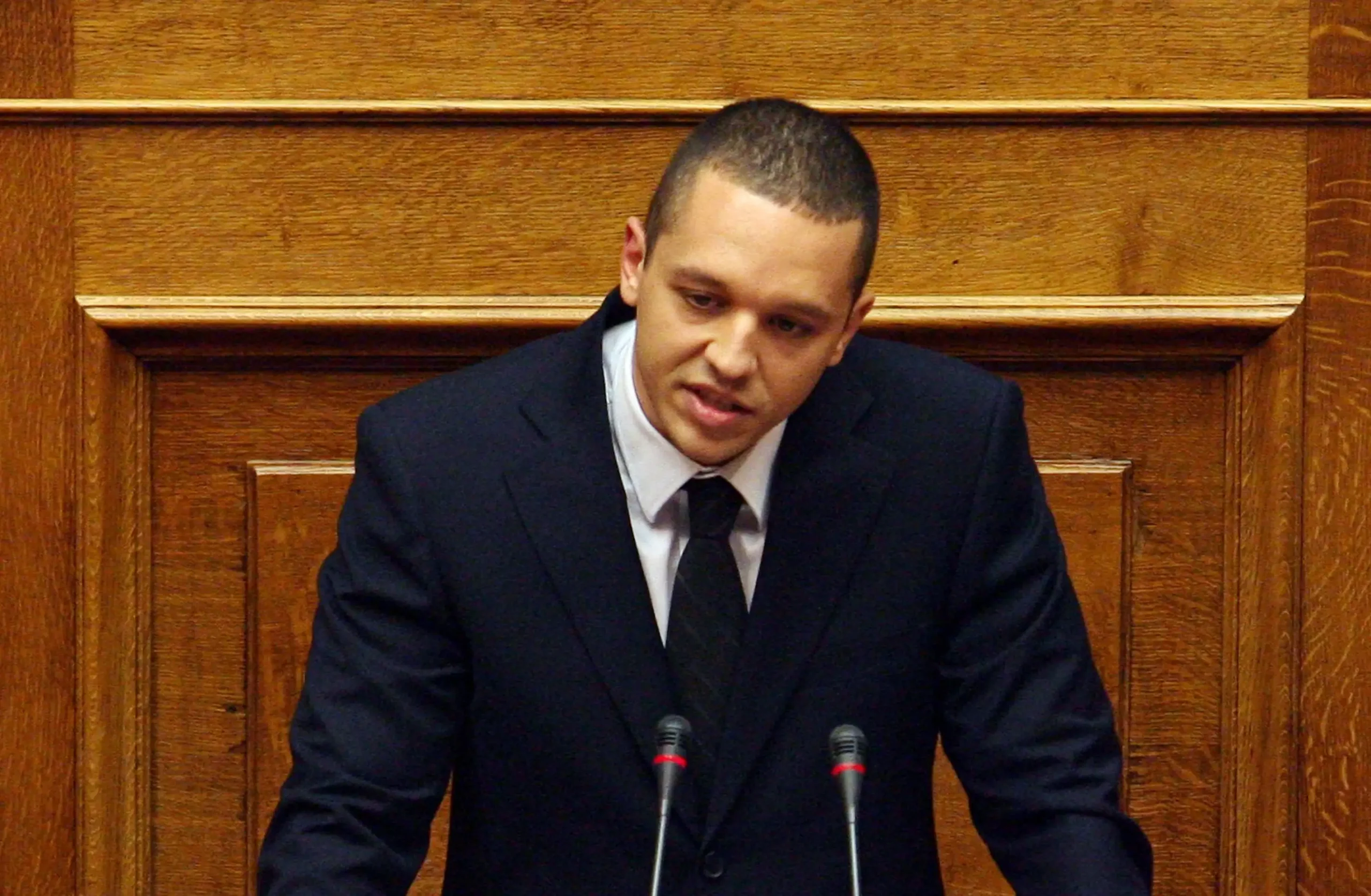 Ηλίας Κασιδιάρης: Κατέθεσε στεφάνι στον Άγνωστο Στρατιώτη για την Βόρειο Ήπειρο!