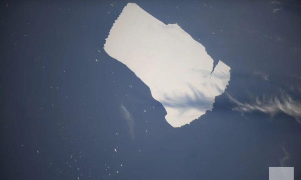 Αυτό είναι το μεγαλύτερο παγόβουνο του κόσμου – Φάνηκε από το διάστημα