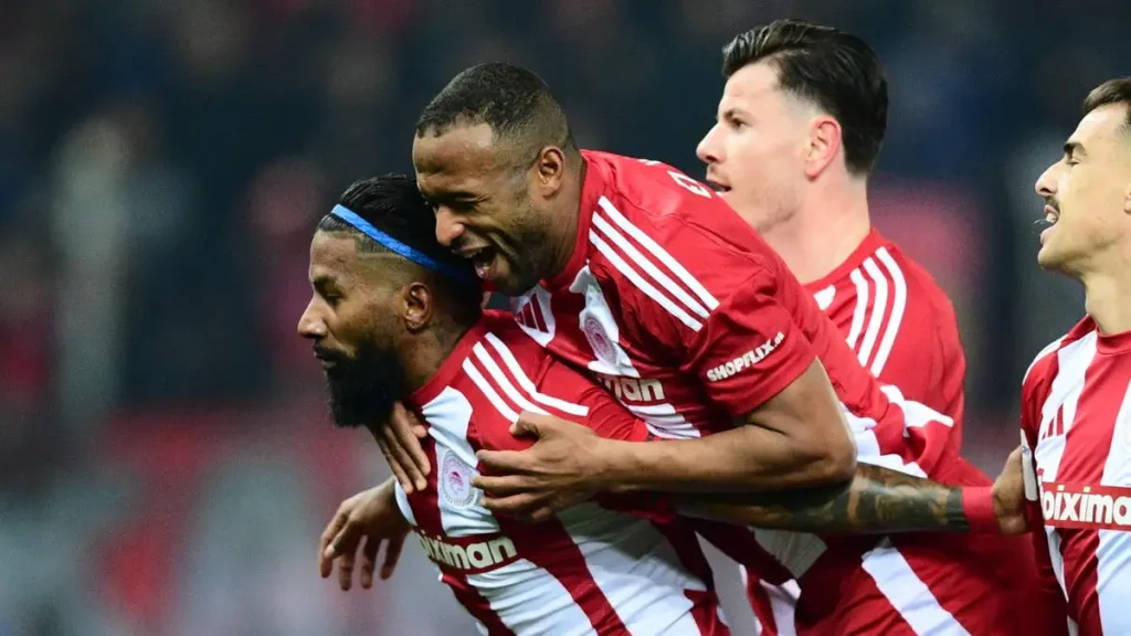 Πώς διαμορφώθηκε η βαθμολογία της Super League μετά τις νίκες του Ολυμπιακού και της ΑΕΚ