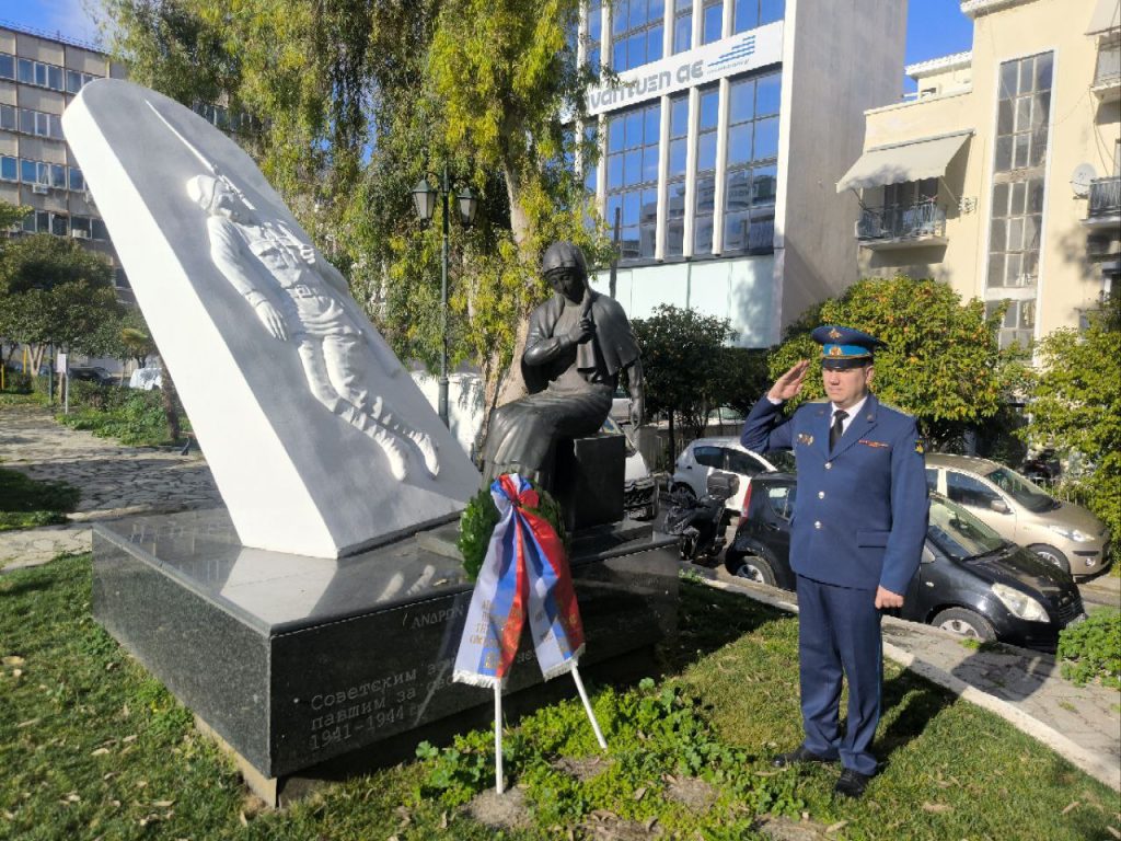 Ημέρα του υπερασπιστή της πατρίδας: Η Ρωσία τιμά τους ήρωές της και τους δεσμούς με την Ελλάδα (φωτο)