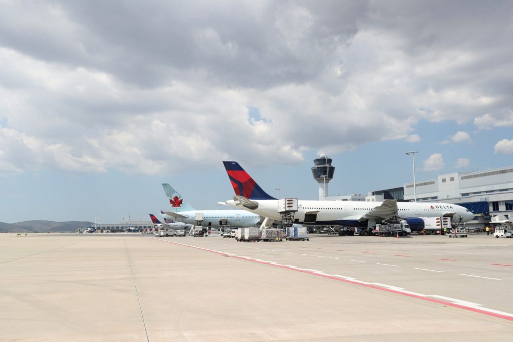 Ένταση στο αεροδρόμιο της Ατλάντα: Άγριο ξύλο ανάμεσα σε επιβάτες (βίντεο)