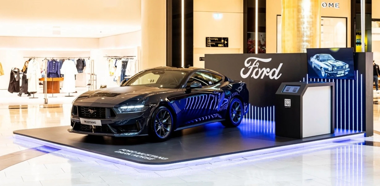 Δείτε την Ford Mustang Dark Horse στο Golden Hall