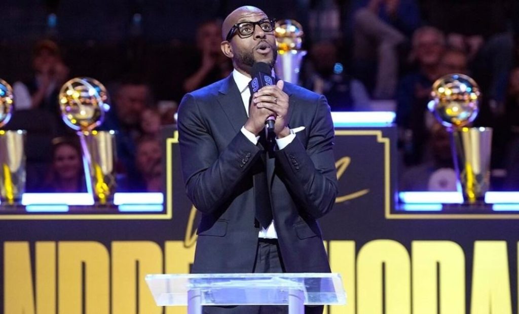 Αντρέ Ιγκουοντάλα: Οι Γκόλντεν Στέιτ Γουόριορς απέσυραν τη φανέλα του σε μια συγκινητική τελετή (βίντεο)