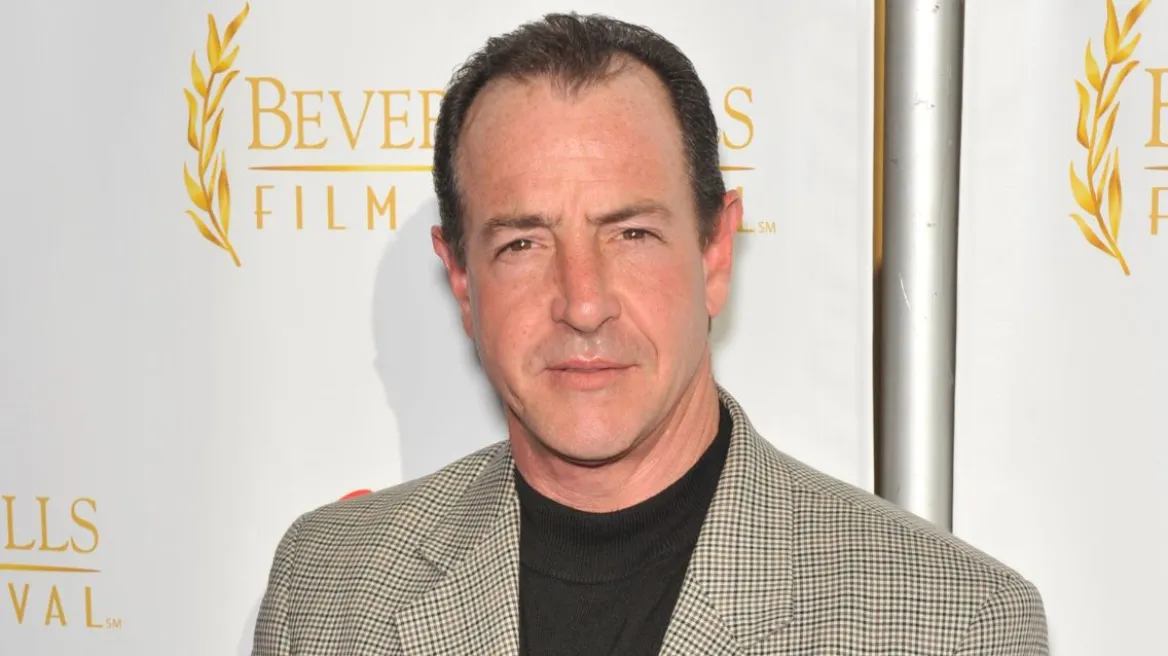 O πατέρας της Λίντσεϊ Λόχαν συνελήφθη για επίθεση στην πρώην σύζυγό του