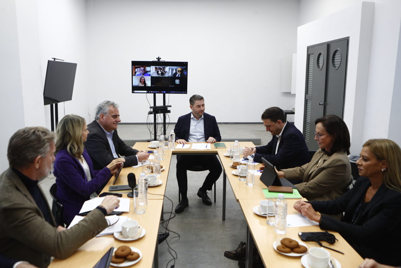 Τροπολογία ΠΑΣΟΚ για απαγόρευση στους δικαστές να παίρνουν δημόσιες θέσεις μετά τη συνταξιοδότησή τους