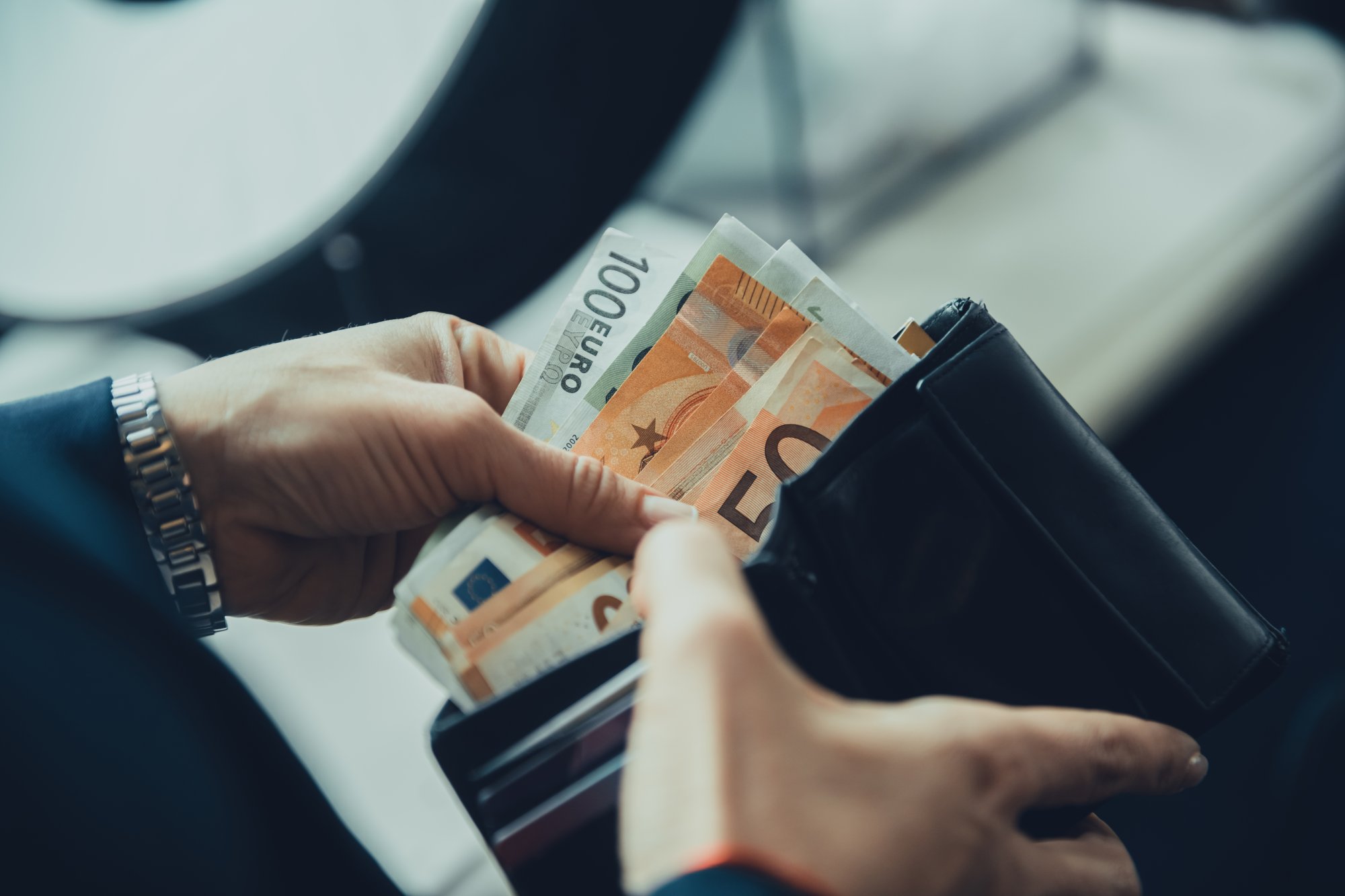 Δημόσιο: Δείτε πώς και πότε θα αυξηθούν οι μισθοί των υπαλλήλων