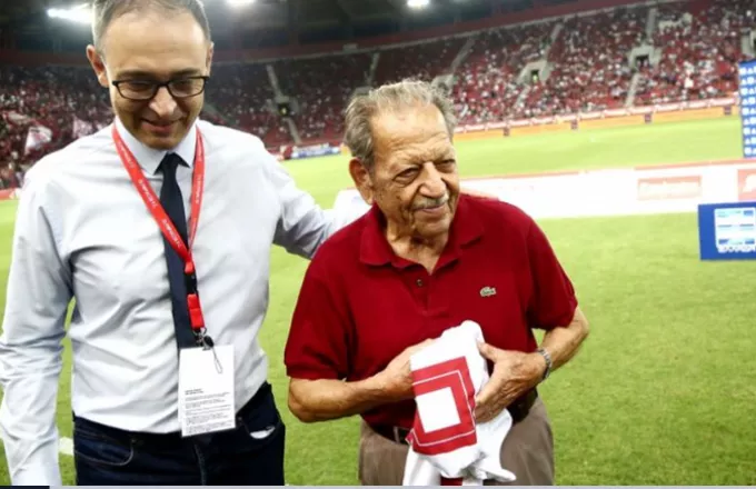 «Έφυγε» από τη ζωή ο Νίκος Χάσικος – Ο μεγαλύτερος σε ηλικία κάτοχος διαρκείας του Ολυμπιακού