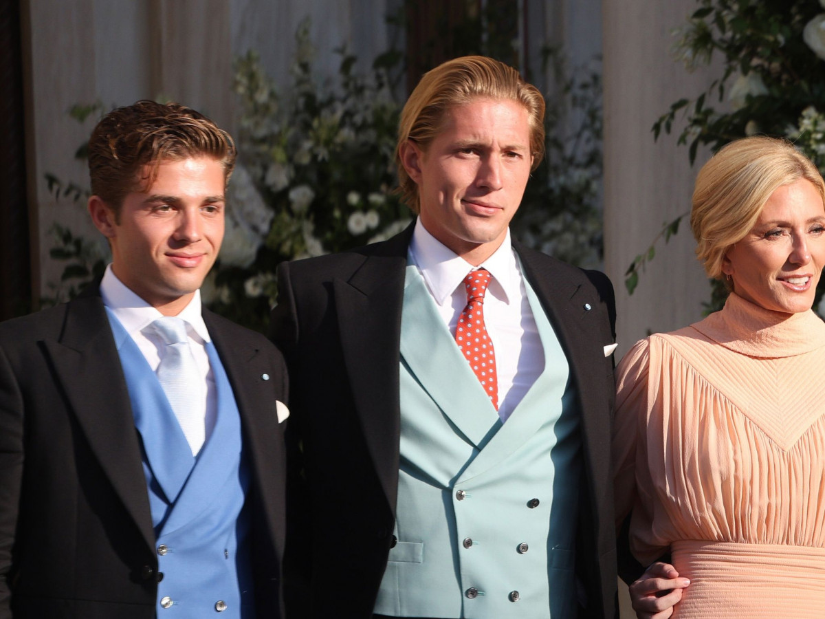 Σε πάρτι στην Ελβετία η Ηλέκτρα Νιάρχου και ο γιος του Παύλου ντε Γκρες (φωτο)