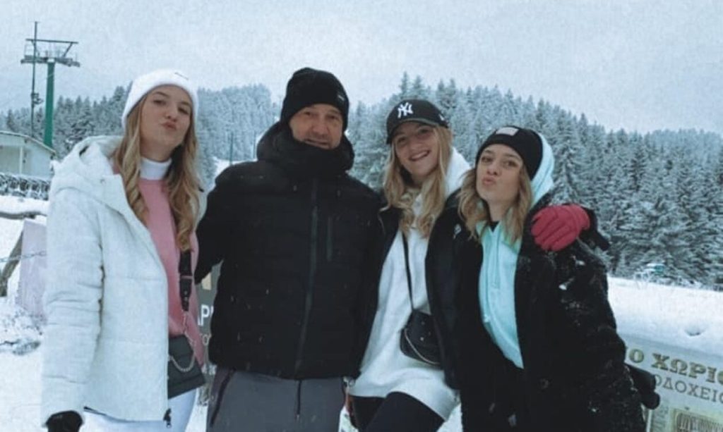 Ν.Πλακιάς: «Γίνατε διάσημες κορίτσια όπως μου λέγατε αλλά μακάρι να μην σας ήξερε κανένας»