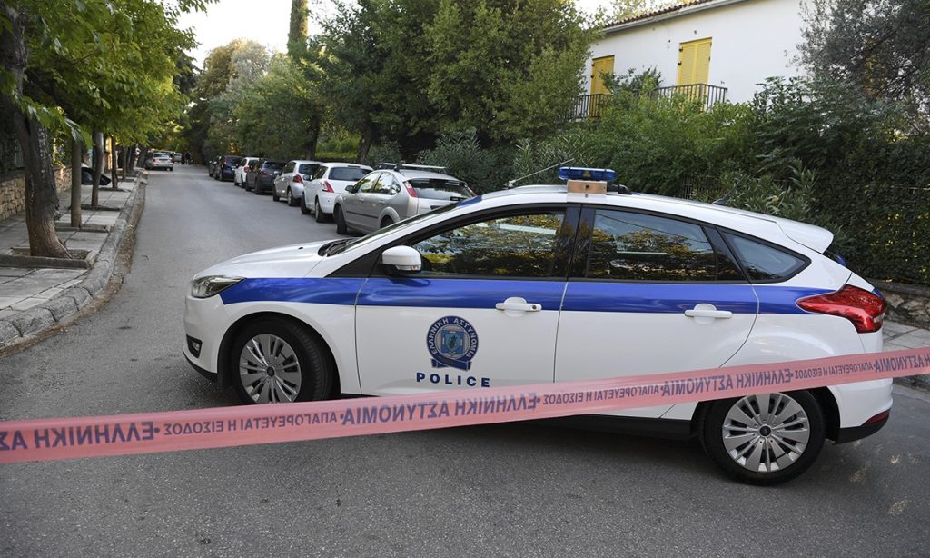 Τήνος: 24χρονη Ρομά έκλεψε κοσμήματα και χρήματα αξίας 30.000 ευρώ