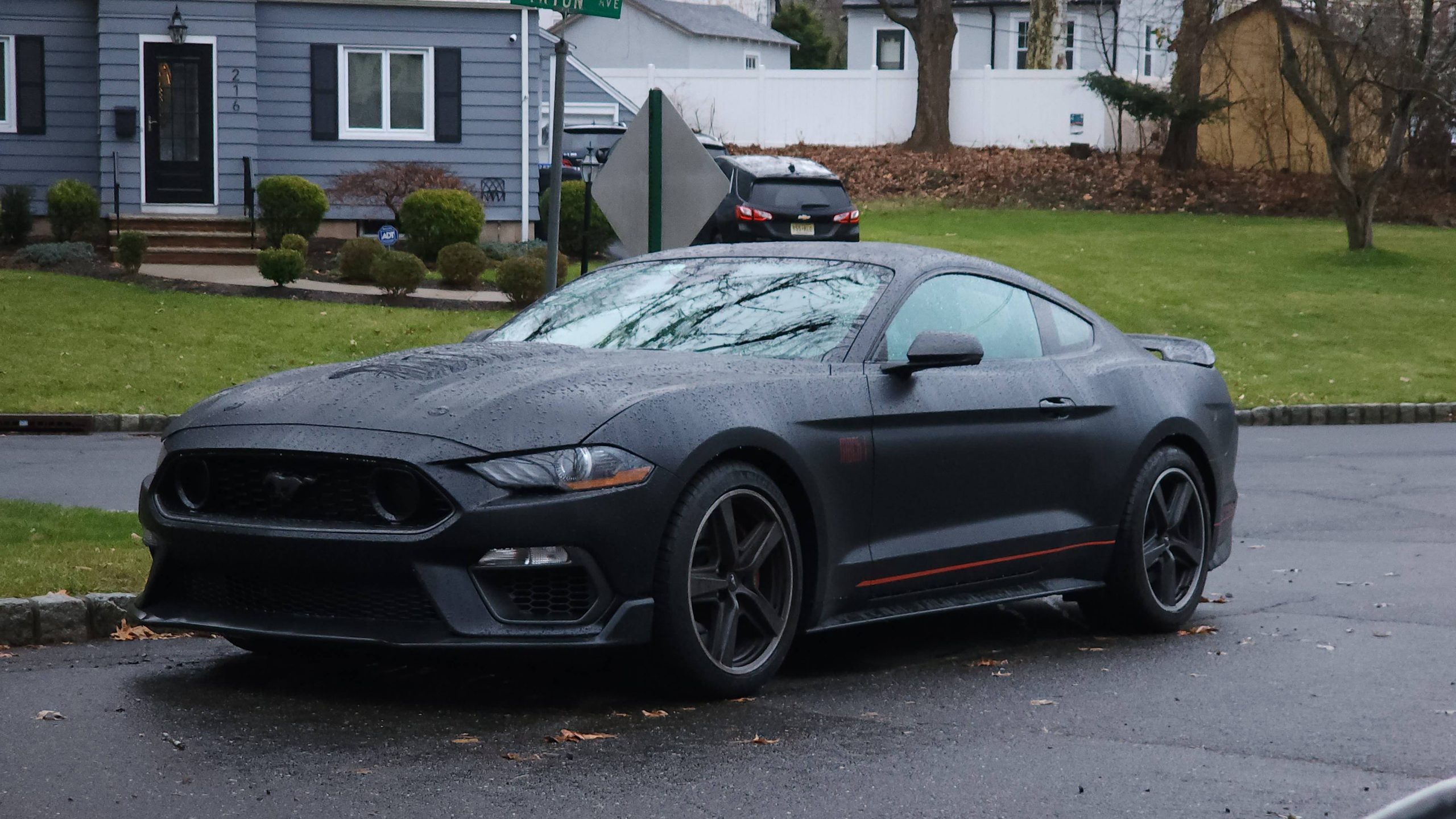 Μεθυσμένος οδηγός Mustang χτύπησε με το αυτοκίνητό του άλλα 11 οχήματα  – Δείτε βίντεο