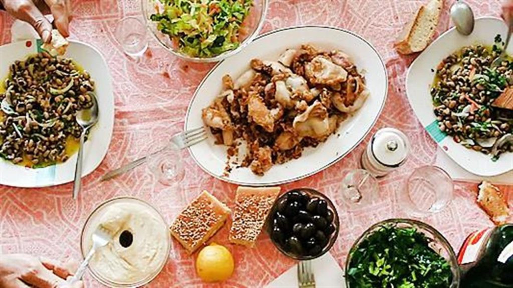 Ακριβότερο κατά 10% φέτος το σαρακοστιανό τραπέζι – Ανατιμήσεις σε κατεψυγμένα θαλασσινά και χαλβά