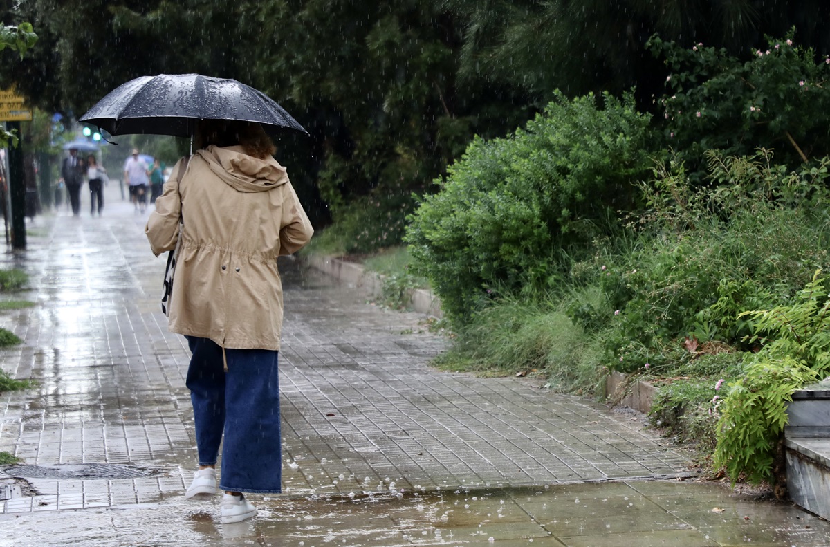 Με βροχές και καταιγίδες το σημερινό «σκηνικό» του καιρού – Η πρόγνωση της ΕΜΥ για όλη τη χώρα