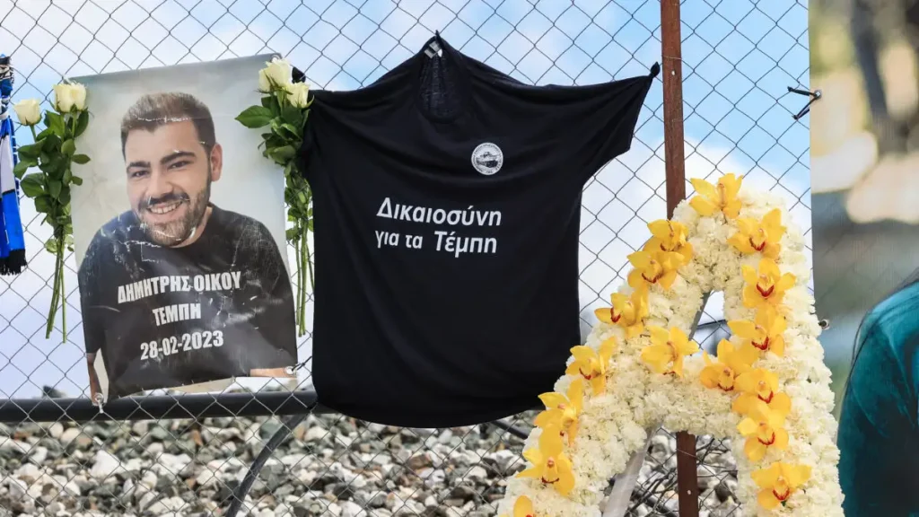 Η αποστολή του Άρη σταμάτησε στα Τέμπη για να τιμήσει τα θύματα του εγκλήματος 