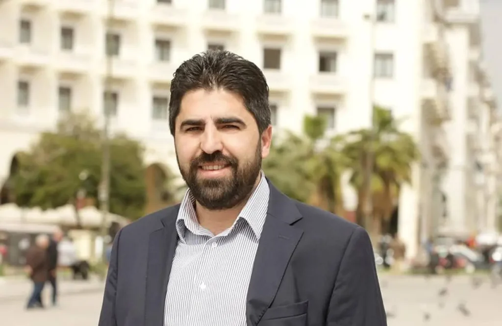 Θεσσαλονίκη: «Eισέβαλαν» στο γραφείο του βουλευτή της ΝΔ Φ.Παππά – Έσπασαν με βαριοπούλες τζάμια και έπιπλα